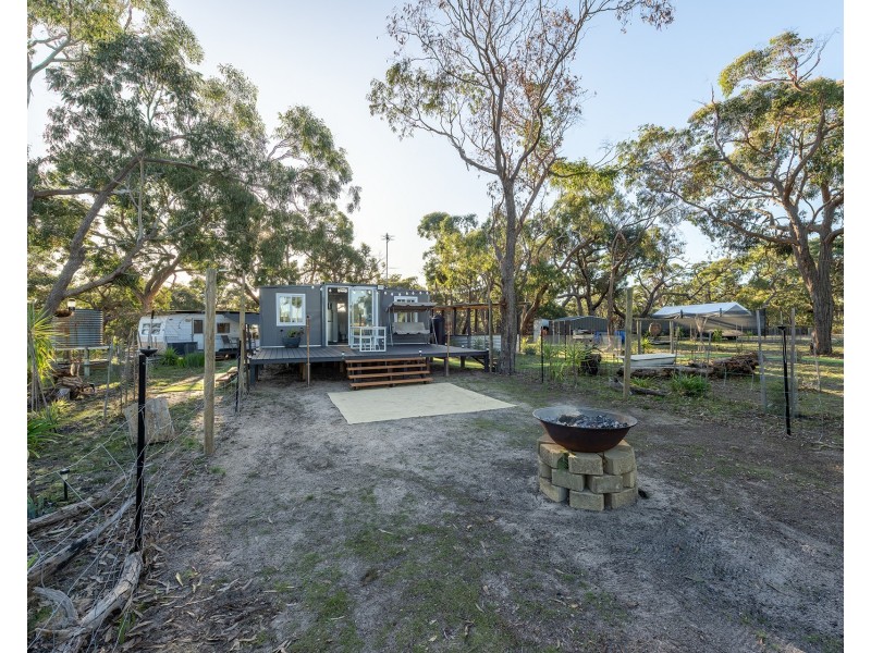 1 John Mcphees Drive, Toolondo VIC 3401