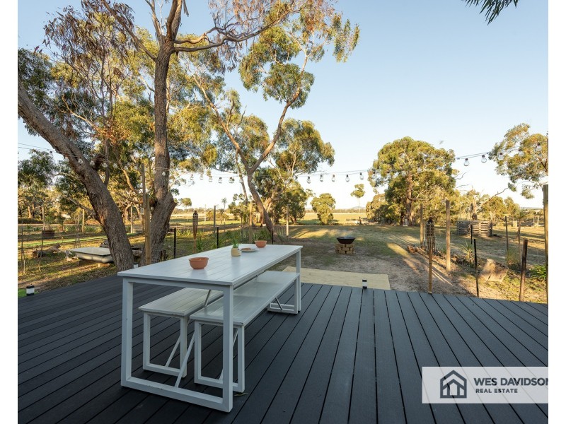 1 John Mcphees Drive, Toolondo VIC 3401