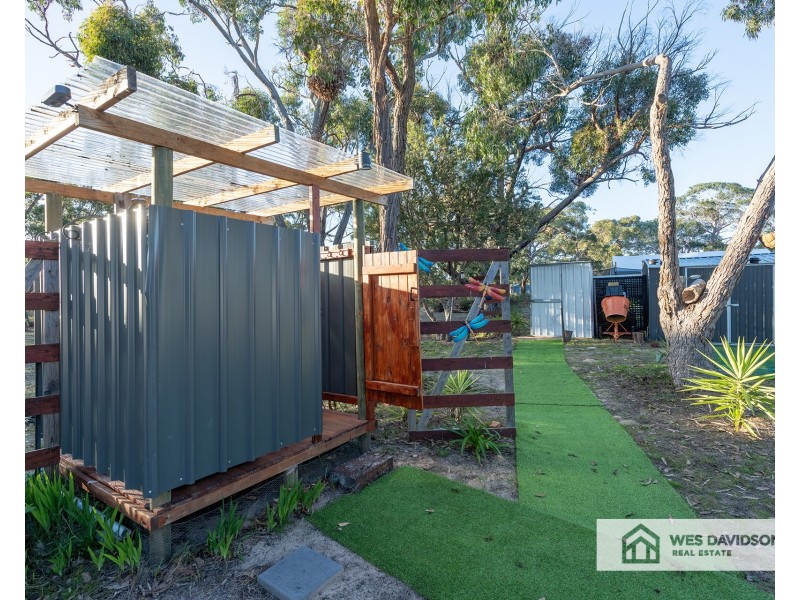 1 John Mcphees Drive, Toolondo VIC 3401