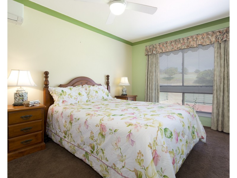 60 Riverside Drive, Kiama Downs NSW 2533