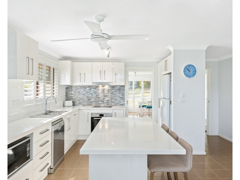 16 Alexander Avenue, Kiama Downs NSW 2533