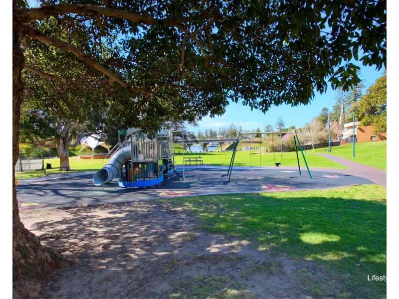 2 Irvine Street, Kiama NSW 2533