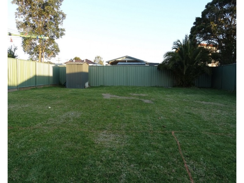 33 Parkes Street, Oak Flats NSW 2529