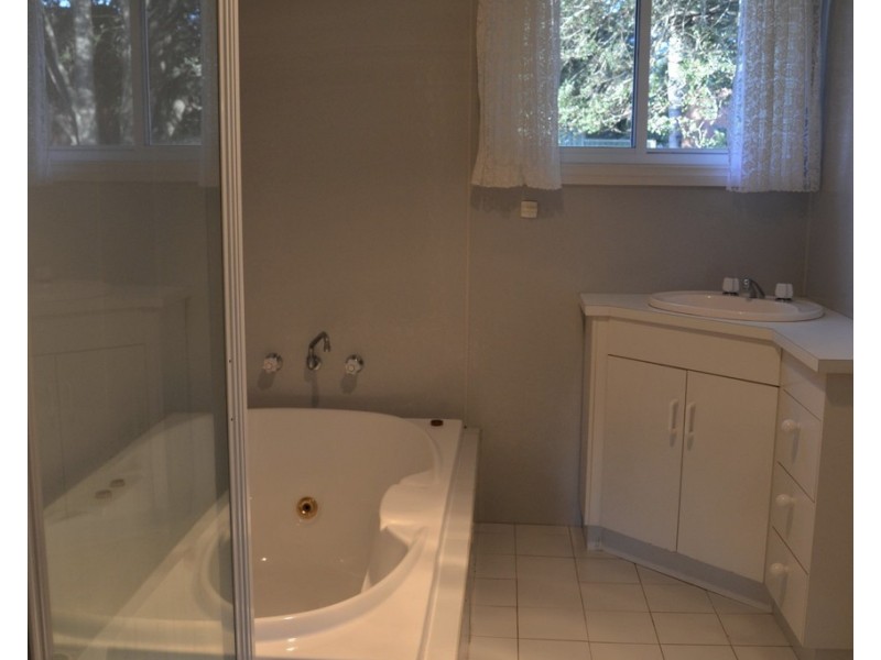 10 Renown Avenue, Shoalhaven Heads NSW 2535
