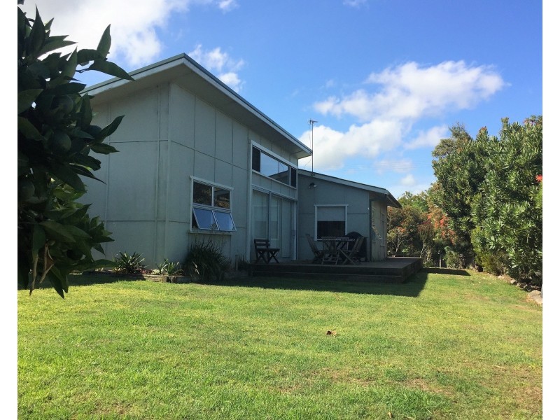 18 Renown Avenue, Shoalhaven Heads NSW 2535