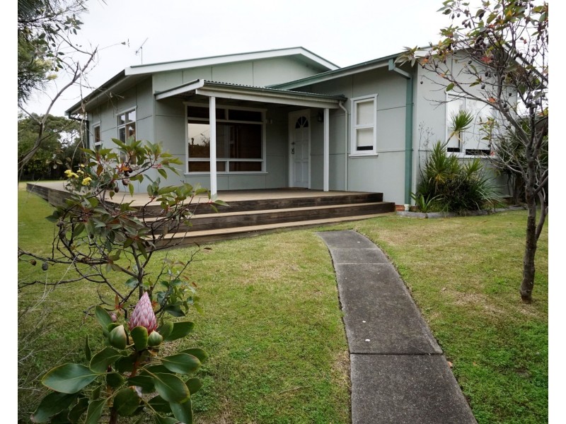 18 Renown Avenue, Shoalhaven Heads NSW 2535