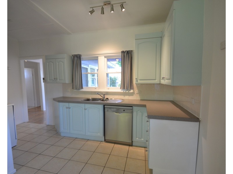 6 Ravenscliffe Avenue, Shoalhaven Heads NSW 2535