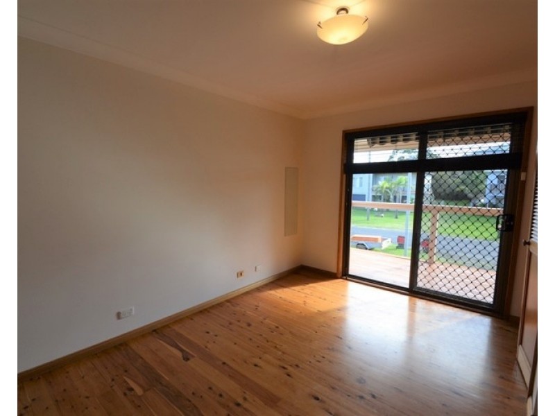 8 Throsby Street, Shoalhaven Heads NSW 2535