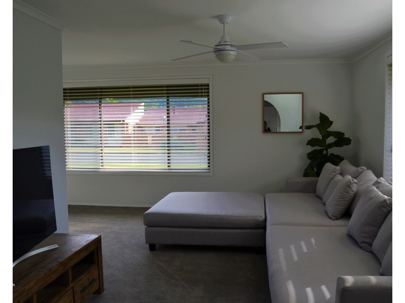 10 Mclay Avenue, Shoalhaven Heads NSW 2535