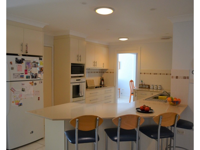 8 Davison Drive, Shoalhaven Heads NSW 2535