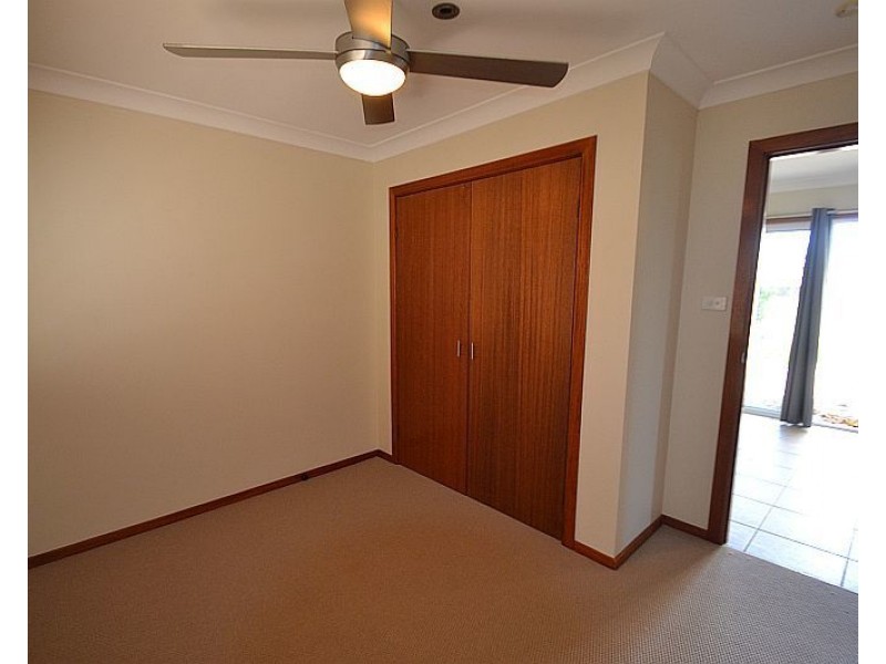 2 Folia Close, West Nowra NSW 2541