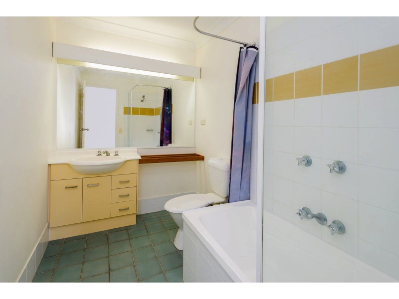 Unit 4/171-179 Coombabah Rd, Runaway Bay QLD 4216