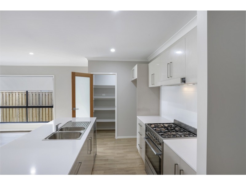 11 Lindeman Cct, Pimpama QLD 4209