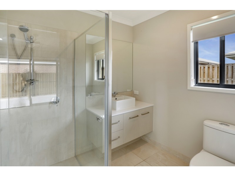 11 Lindeman Cct, Pimpama QLD 4209