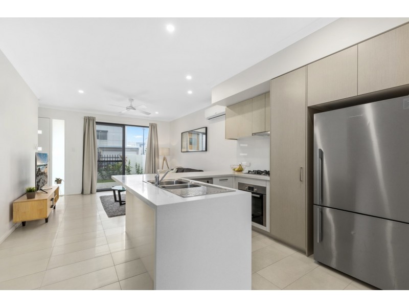 21 Mayfair Lane, Hope Island QLD 4212