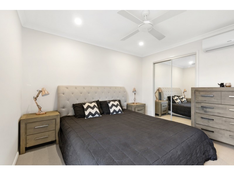 21 Mayfair Lane, Hope Island QLD 4212