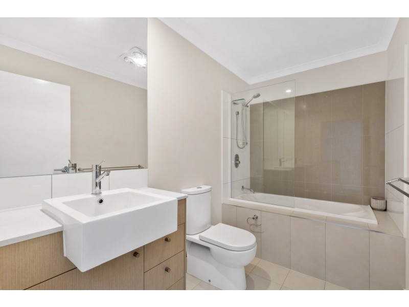 21 Mayfair Lane, Hope Island QLD 4212