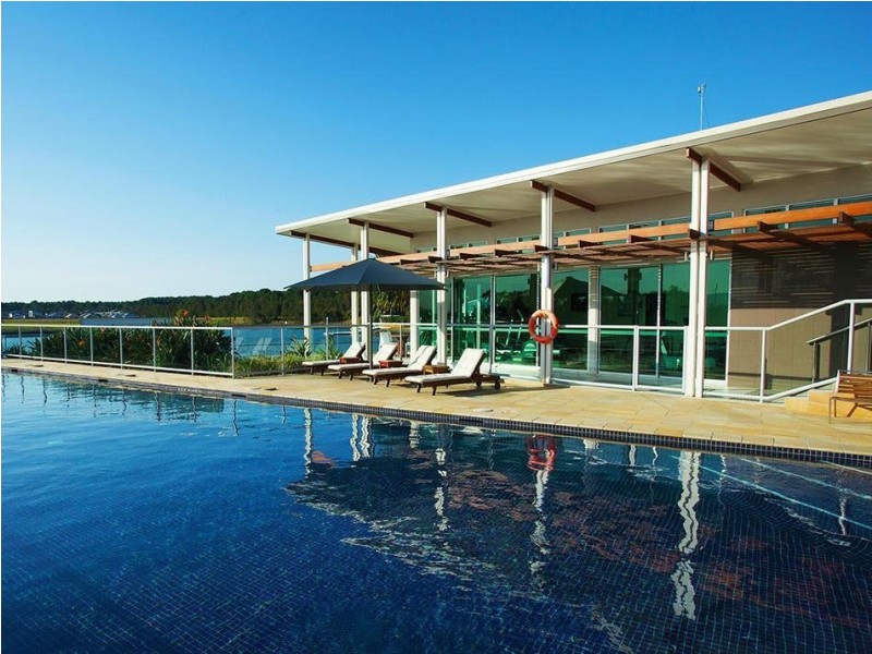 21 Mayfair Lane, Hope Island QLD 4212