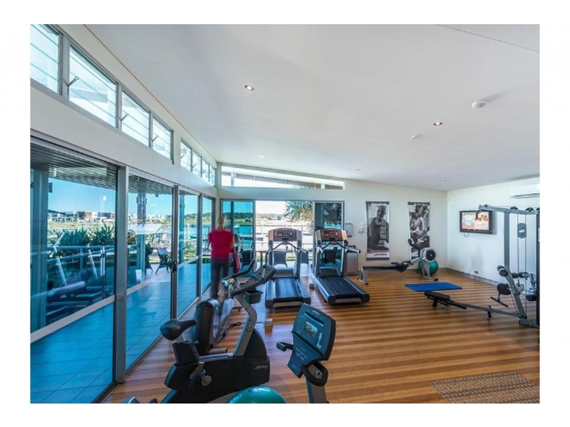 21 Mayfair Lane, Hope Island QLD 4212