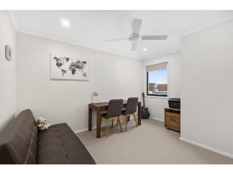 21 Mayfair Lane, Hope Island QLD 4212