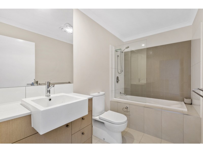 21 Mayfair Lane, Hope Island QLD 4212