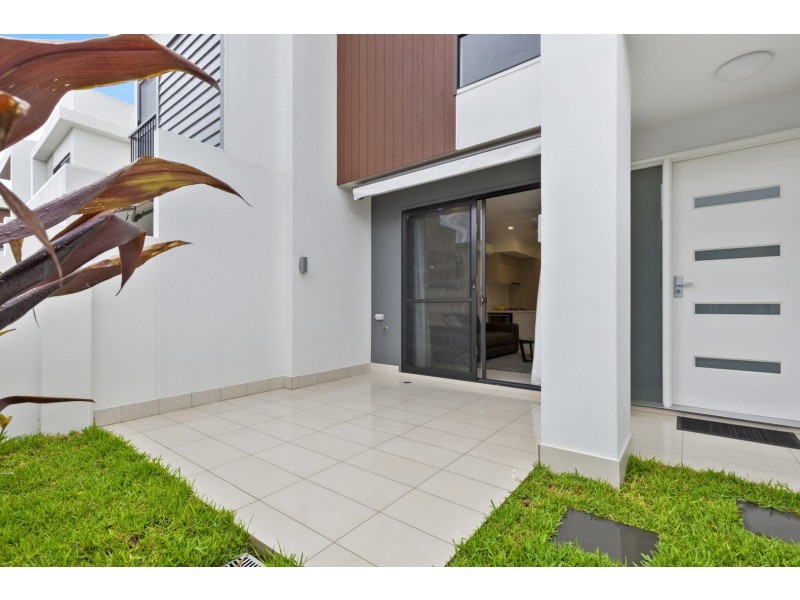 21 Mayfair Lane, Hope Island QLD 4212