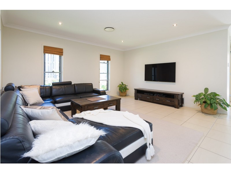 11 MACLEAY CIRCUIT, Upper Coomera QLD 4209