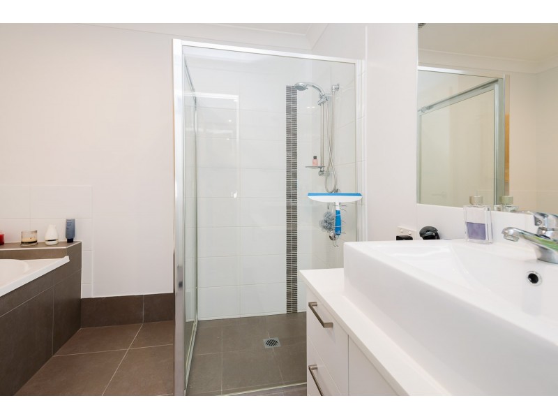 1/12 Velox Circuit, Upper Coomera QLD 4209