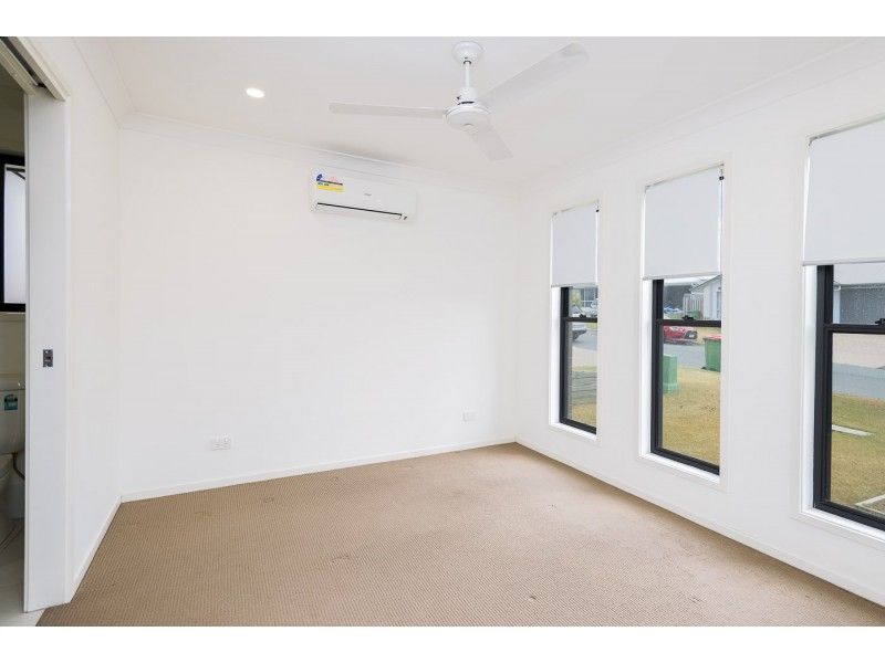 10 Ferngrove Street, Pimpama QLD 4209