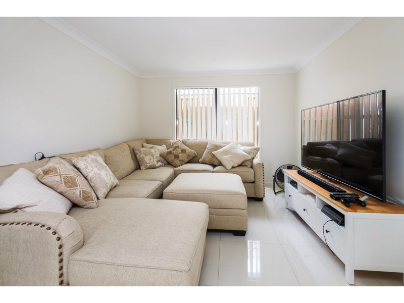 13 Sky Crescent, Pimpama QLD 4209