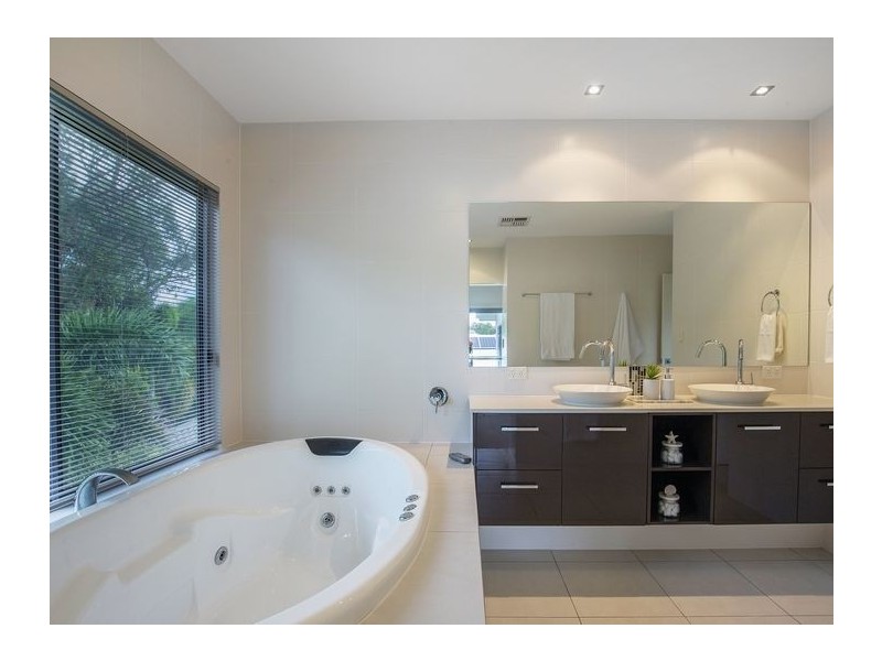 27 ELUSIVE ROAD, Coomera Waters QLD 4209