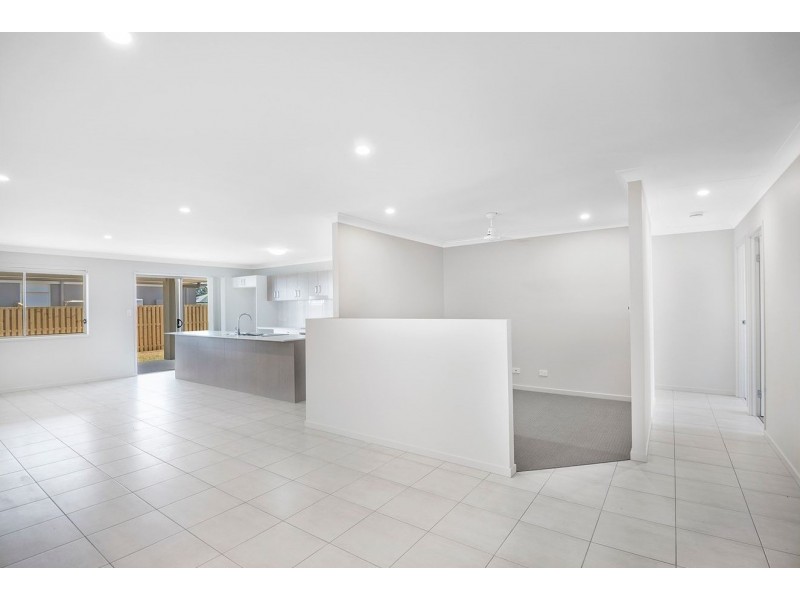 24 Stinson Circuit, Coomera QLD 4209