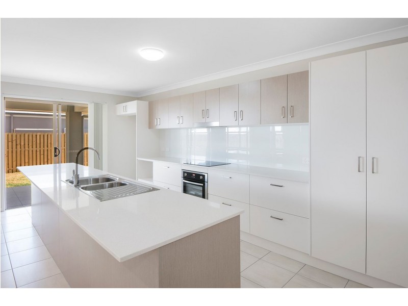 24 Stinson Circuit, Coomera QLD 4209