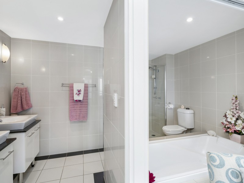 24/19 Mermaid Avenue, Mermaid Beach QLD 4218