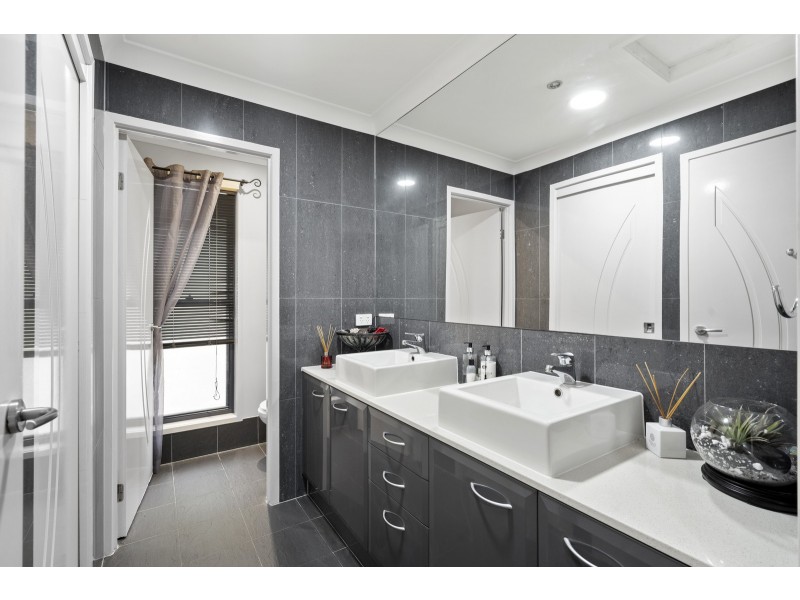 3 Brilliant Lane, Coomera Waters QLD 4209