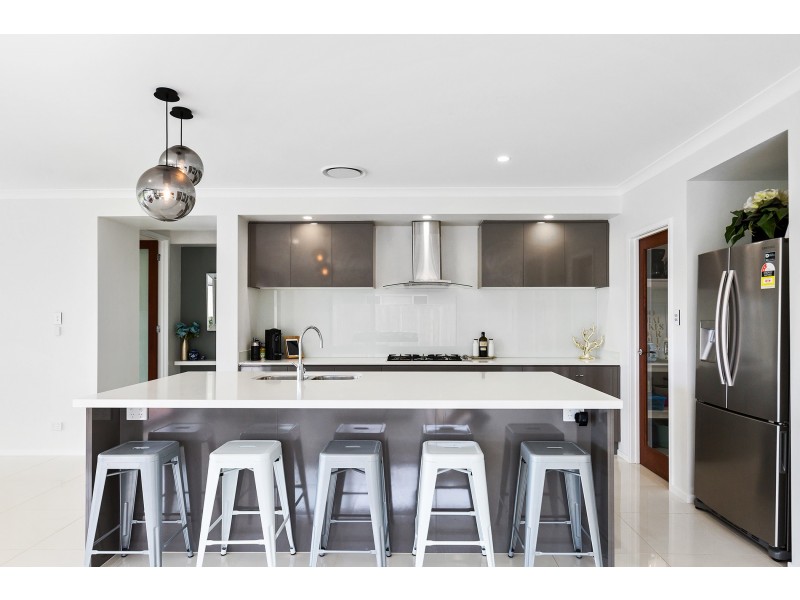 23 Whitsunday Circuit, Pimpama QLD 4209
