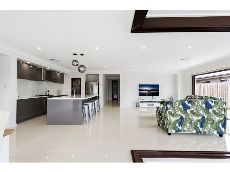 23 Whitsunday Circuit, Pimpama QLD 4209