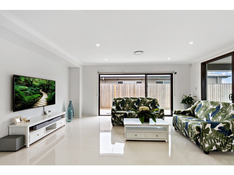 23 Whitsunday Circuit, Pimpama QLD 4209