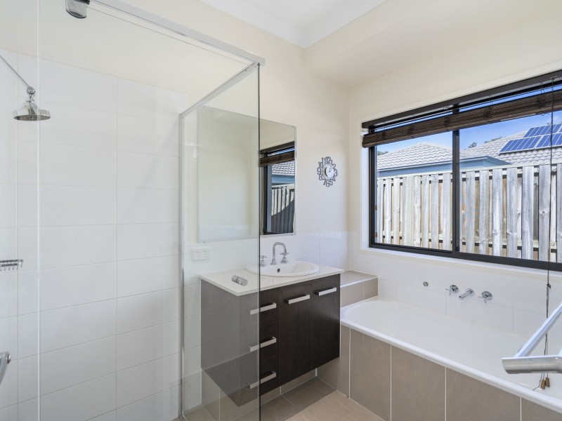 33 Dorretti Circuit, Upper Coomera QLD 4209