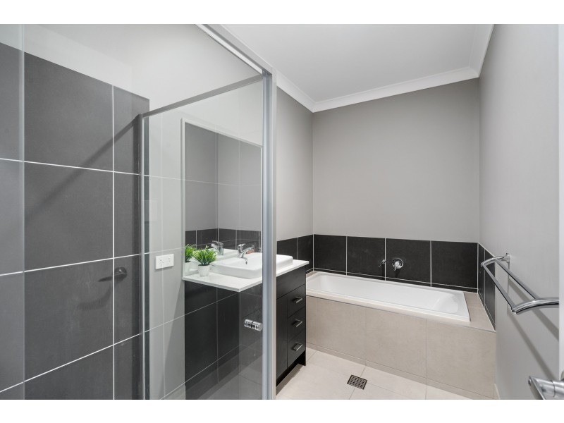 52 Matasha Crescent, Pimpama QLD 4209