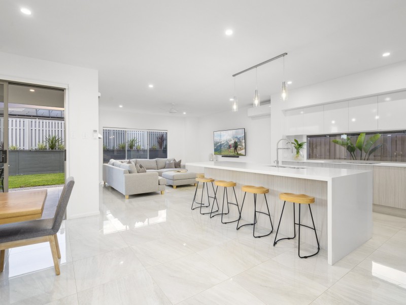 14 Whitsunday Circuit, Pimpama QLD 4209