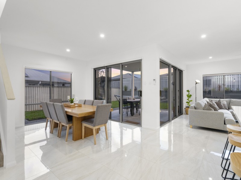 14 Whitsunday Circuit, Pimpama QLD 4209