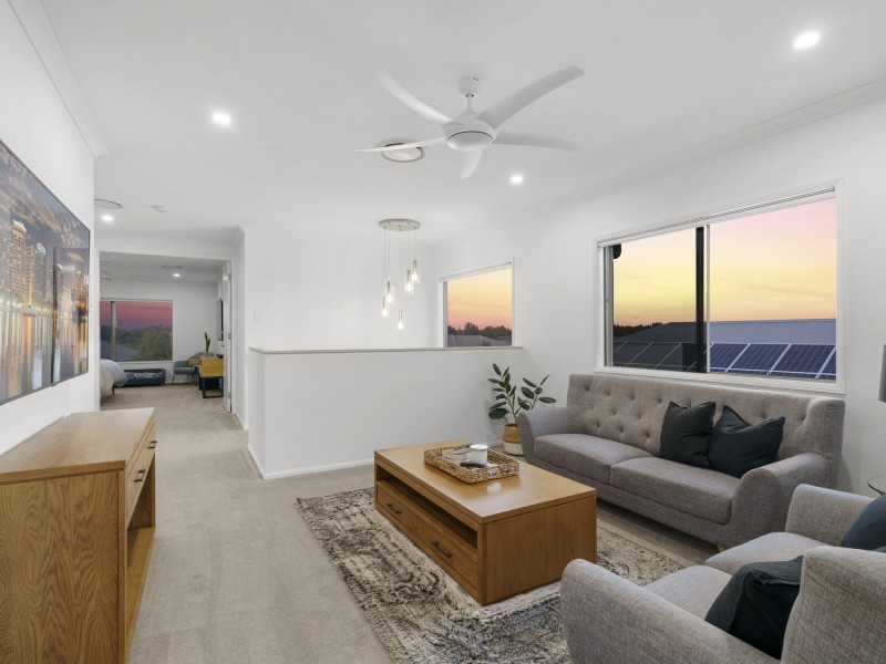 14 Whitsunday Circuit, Pimpama QLD 4209