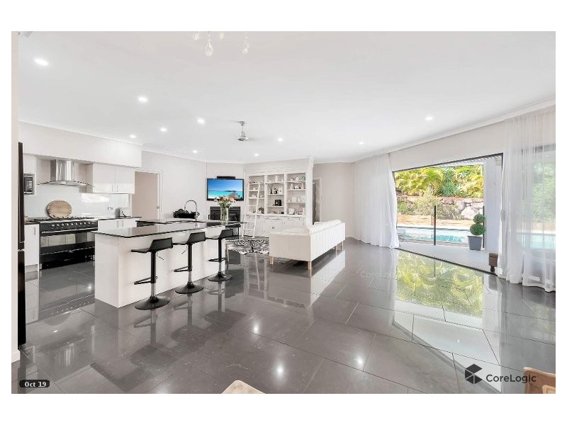 4 Yarra Place, Pacific Pines QLD 4211