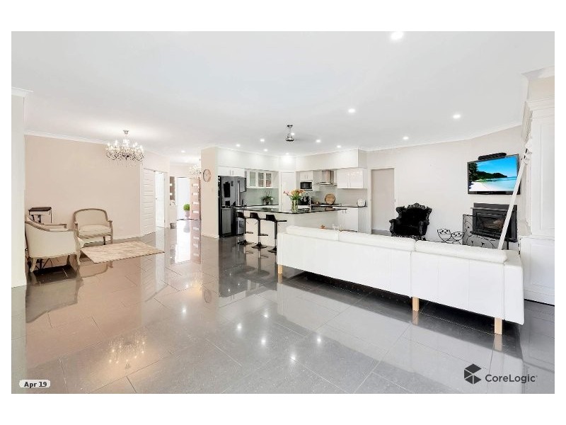 4 Yarra Place, Pacific Pines QLD 4211