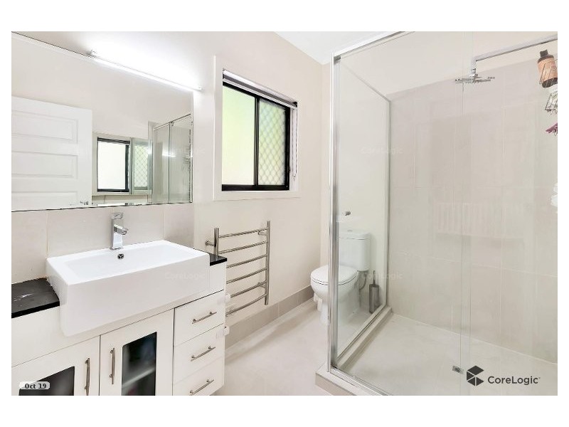 4 Yarra Place, Pacific Pines QLD 4211