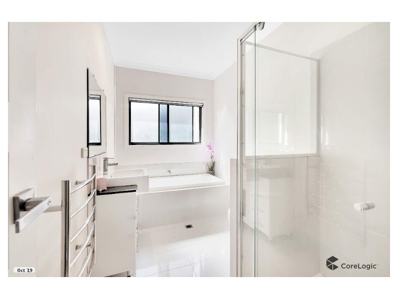 4 Yarra Place, Pacific Pines QLD 4211