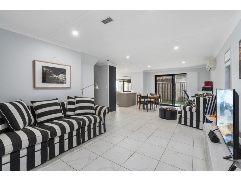 13/2 Jefferson Court, Upper Coomera QLD 4209