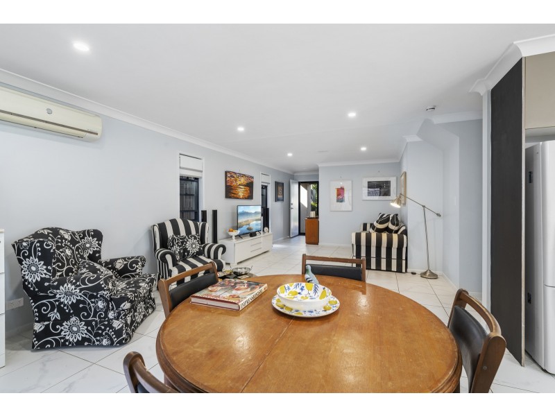 13/2 Jefferson Court, Upper Coomera QLD 4209