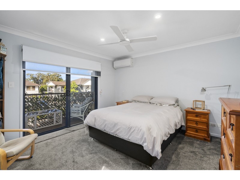 13/2 Jefferson Court, Upper Coomera QLD 4209